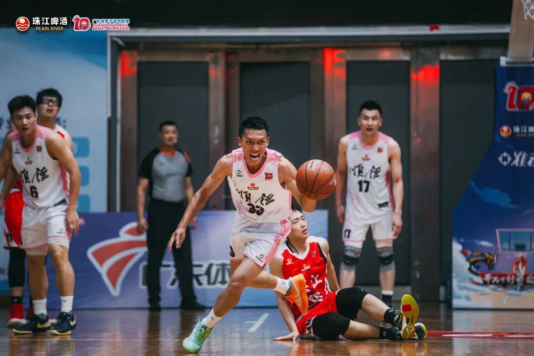 乔治亚大学以88-79赢得NCAA冠军赛，成为第二支连续两年封王的CBA球队